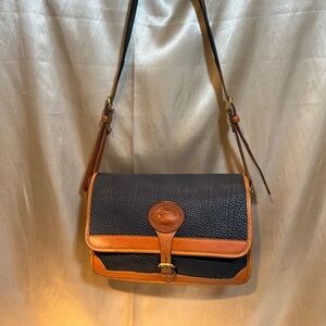 Dooney & Bourke shoulder/crossbody, Blk flap over.   H1Cb